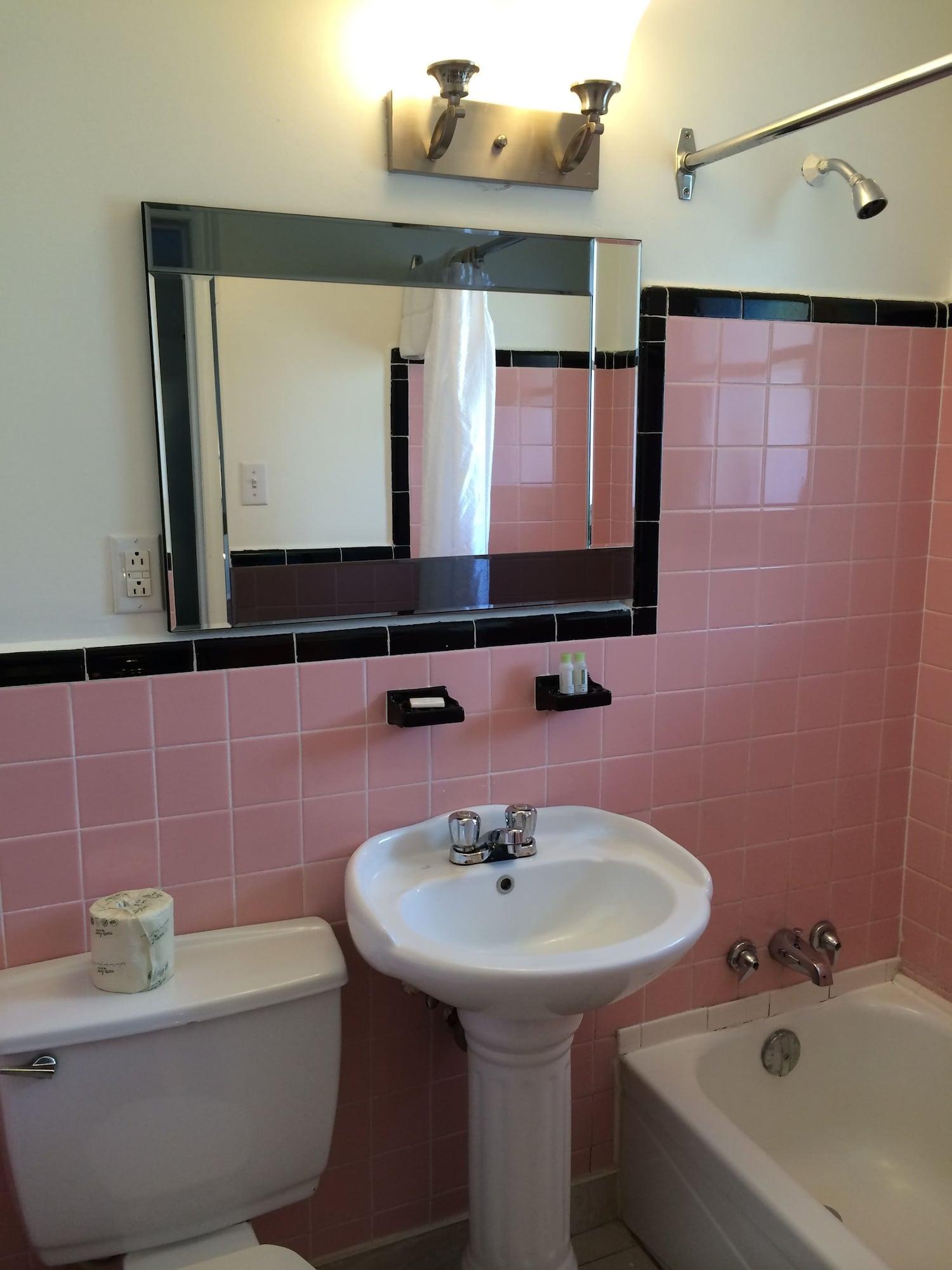 Olux Hotel-Motel-Suites Лавал Екстериор снимка