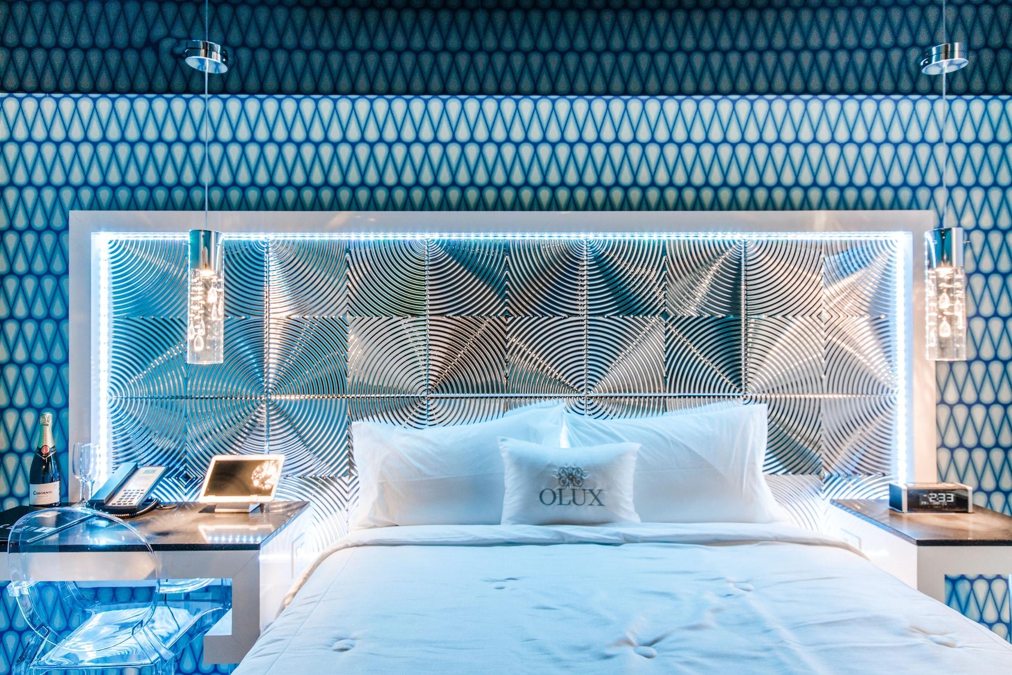 Olux Hotel-Motel-Suites Лавал Екстериор снимка
