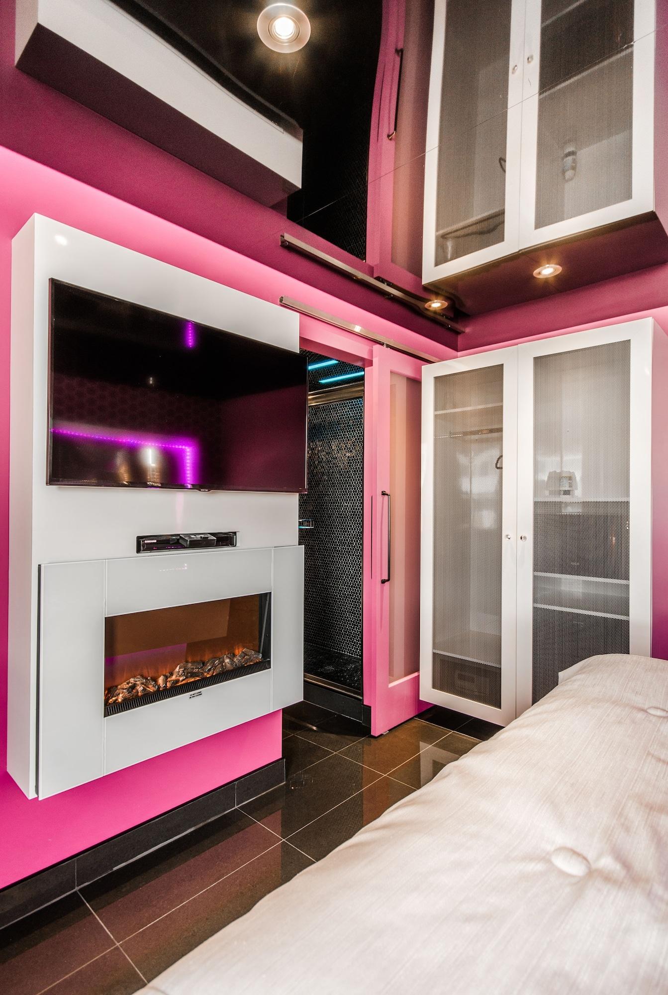 Olux Hotel-Motel-Suites Лавал Екстериор снимка