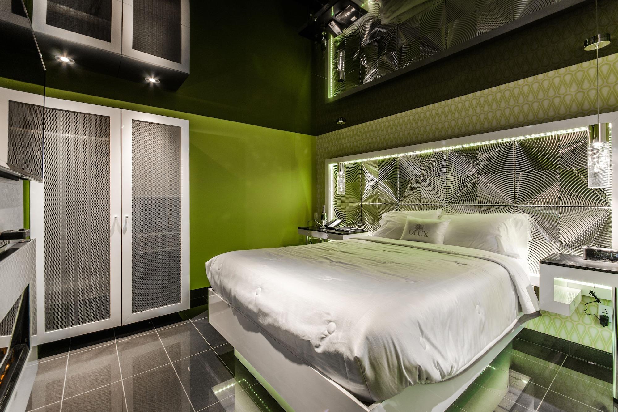 Olux Hotel-Motel-Suites Лавал Екстериор снимка