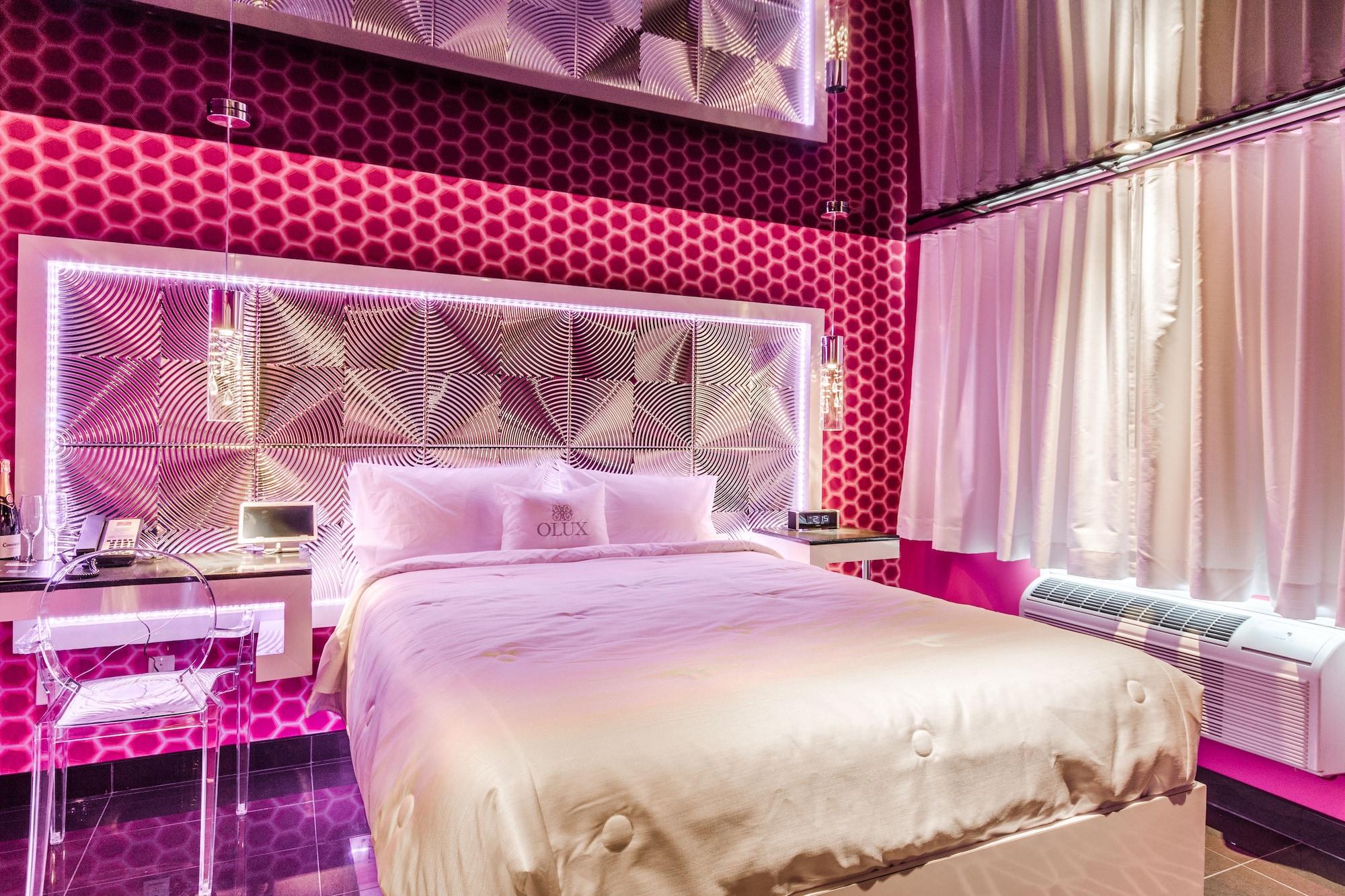Olux Hotel-Motel-Suites Лавал Екстериор снимка