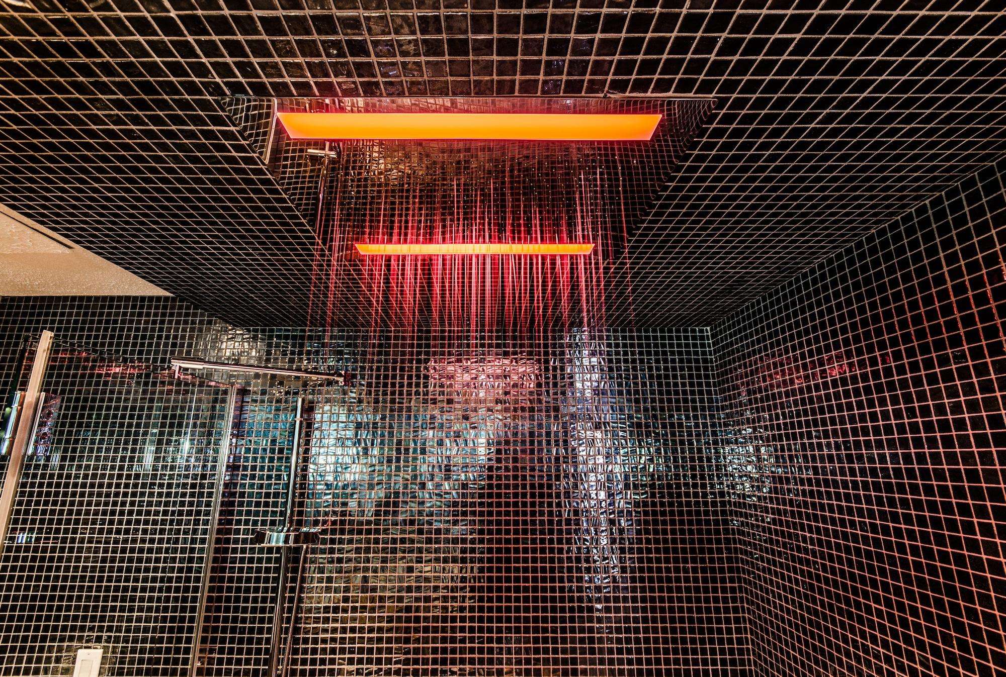 Olux Hotel-Motel-Suites Лавал Екстериор снимка