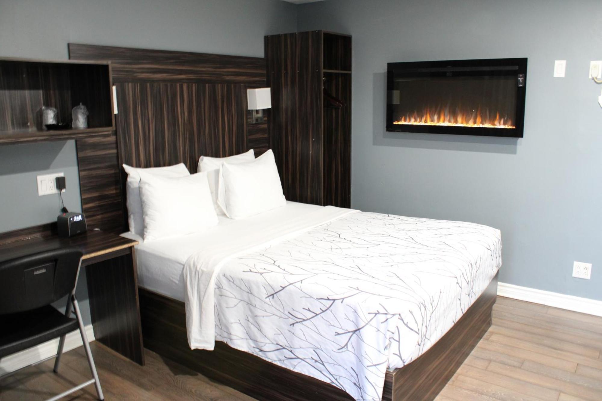 Olux Hotel-Motel-Suites Лавал Екстериор снимка