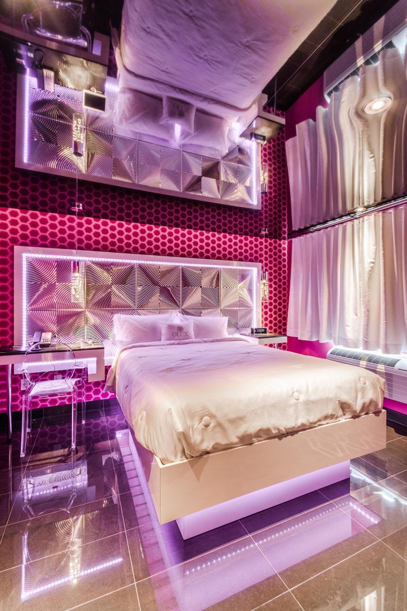 Olux Hotel-Motel-Suites Лавал Екстериор снимка