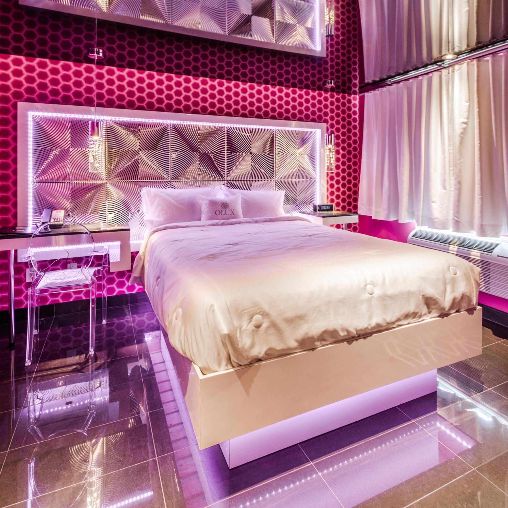 Olux Hotel-Motel-Suites Лавал Екстериор снимка